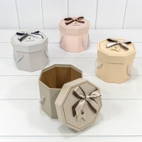 Коробка Восьмиугольная 13,3*13,3*11,5 с ручками и бантиком (микс 17) 1/4 1/48 Арт: 721814/17